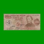 BILLETE DE URUGUAY $5.000 PESOS RESELLADO A 5 N$, PICK 57, AÑO 1975, ESTADO BUENO .-