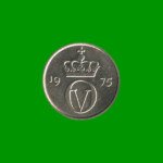 MONEDA DE NORUEGA 10 ORE, AÑO 1975, ESTADO USADA.- - Imagen 2