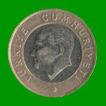 MONEDA DE TURQUIA 1 LIRA, AÑO 2010, BIMETALICA, ESTADO USADA.- - Imagen 2