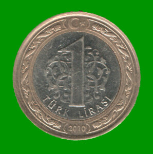 MONEDA DE TURQUIA 1 LIRA, AÑO 2010, BIMETALICA, ESTADO USADA.-