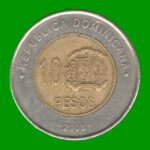 MONEDA DE REPUBLICA DOMINICA 10 PESOS, BIMETALICA, AÑO 2008, ESTADO USADA.-