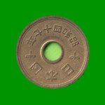 MONEDA DE JAPON 5 YEN, AÑO 1959-1989, ESTADO USADA.- - Imagen 2