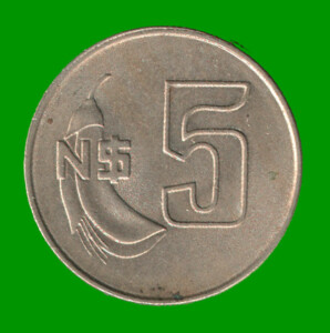 MONEDA DE URUGUAY  5 NUEVOS PESOS, AÑO 1981, ESTADO USADA.-