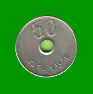 MONEDA DE JAPON 50 YEN, AÑO 1967-1988, ESTADO USADA.-