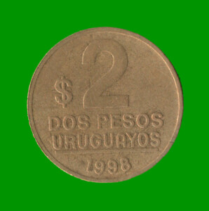 MONEDA DE URUGUAY $ 2,00 , AÑO 1998, ESTADO USADA.-