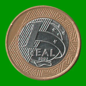 MONEDA DE BRASIL 1 REAL, BIMETALICA, AÑO 2002 ESTADO USADA.-