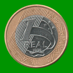 MONEDA DE BRASIL 1 REAL, BIMETALICA, AÑO 2004 ESTADO USADA.-