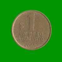 MONEDA DE URUGUAY $ 1,00, AÑO 2005, ESTADO USADA.-
