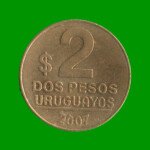MONEDA DE URUGUAY $ 2,00 , AÑO 2007, ESTADO USADA.-