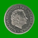 MONEDA DE HOLANDA 1 GULDEN, AÑO 1980, ESTADO USADA.- - Imagen 2