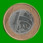 MONEDA DE BRASIL 1 REAL, BIMETALICA, AÑO 2008, ESTADO USADA.-