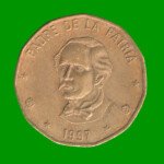 MONEDA DE REPUBLICA DOMINICA 1 PESO, AÑO 1997, ESTADO USADA.- - Imagen 2