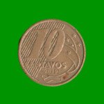 MONEDA DE BRASIL 10 CENTAVOS, AÑO 2012, ESTADO USADA.-