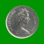 MONEDA DE REINO UNIDO 5 NUEVOS PENIQUES, AÑO 1975, ESTADO USADA.- - Imagen 2