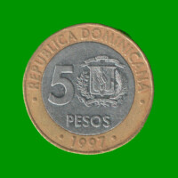 MONEDA DE REPUBLICA DOMINICA 5 PESOS, CONMEMORATIVA, BIMETALICA, AÑO 1997, ESTADO USADA.-
