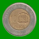 MONEDA DE REPUBLICA DOMINICA 10 PESOS, BIMETALICA, AÑO 2007, ESTADO USADA.-
