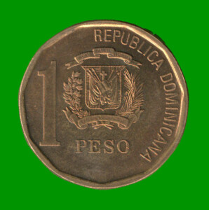 MONEDA DE REPUBLICA DOMINICA 1 PESO, AÑO 2008, ESTADO USADA.-