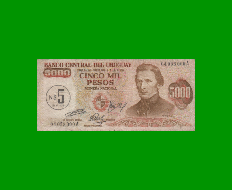 BILLETE DE URUGUAY $5.000 PESOS RESELLADO A 5 N$, PICK 57, AÑO 1975, ESTADO BUENO+.-