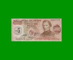 BILLETE DE URUGUAY $5.000 PESOS RESELLADO A 5 N$, PICK 57, AÑO 1975, ESTADO MUY BUENO- .-