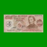BILLETE DE URUGUAY $5.000 PESOS RESELLADO A 5 N$, PICK 57, AÑO 1975, ESTADO MUY BUENO- .-