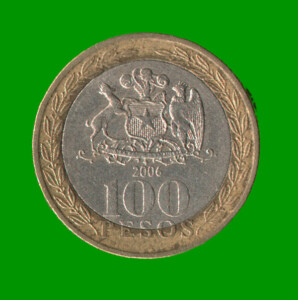 MONEDA DE CHILE 100 PESOS , BIMETALICA , AÑO 2006 , ESTADO USADA.-