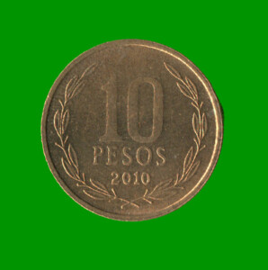 MONEDA DE CHILE 10 PESO , AÑO 2010 , ESTADO USADA.-