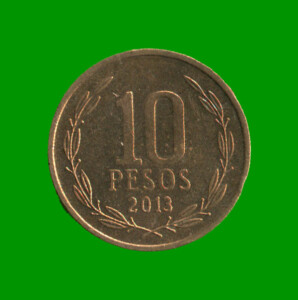 MONEDA DE CHILE 10 PESOS , AÑO 2013 , ESTADO USADA.-
